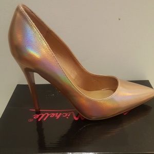 Stunning holographic gold Pump